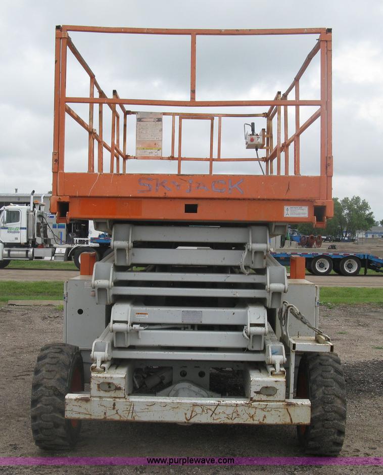 image for item K8690 1999 Sky Jack SJ8841A scissor lift