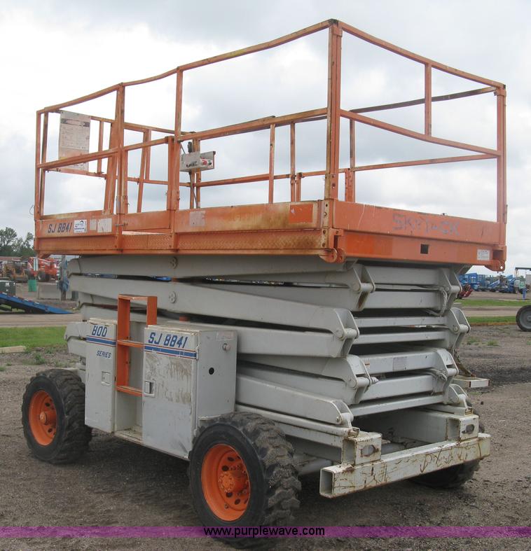 image for item K8690 1999 Sky Jack SJ8841A scissor lift