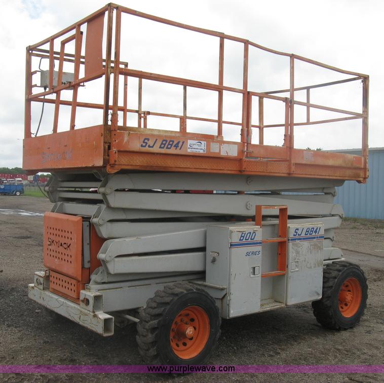 image for item K8690 1999 Sky Jack SJ8841A scissor lift