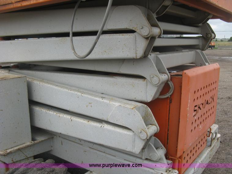 image for item K8690 1999 Sky Jack SJ8841A scissor lift