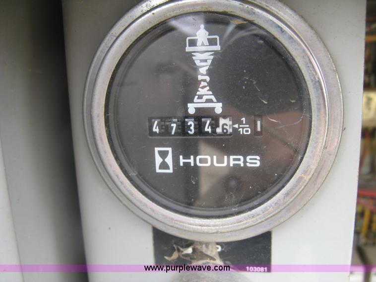 image for item K8690 1999 Sky Jack SJ8841A scissor lift