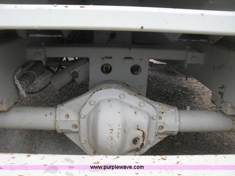 image for item K8690 1999 Sky Jack SJ8841A scissor lift