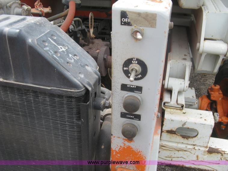 image for item K8690 1999 Sky Jack SJ8841A scissor lift