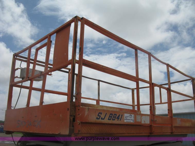 image for item K8690 1999 Sky Jack SJ8841A scissor lift