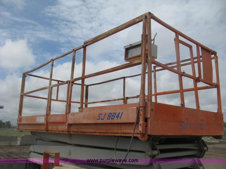 image for item K8690 1999 Sky Jack SJ8841A scissor lift