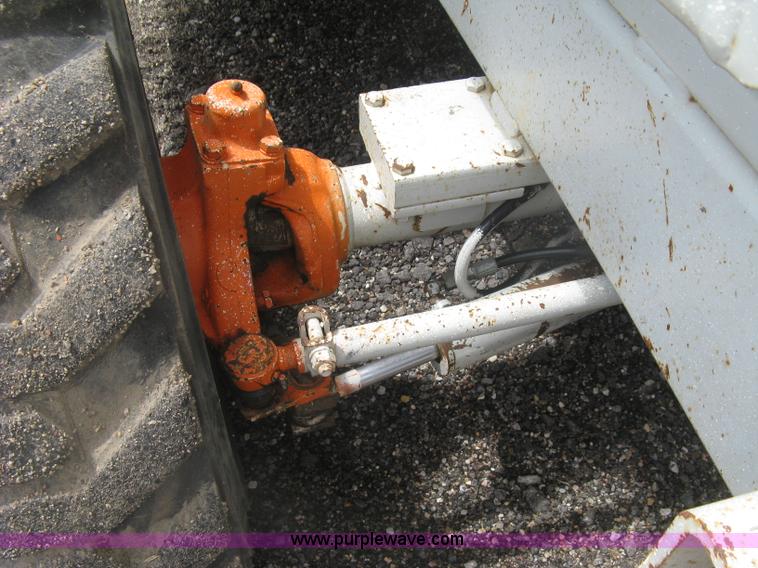 image for item K8690 1999 Sky Jack SJ8841A scissor lift