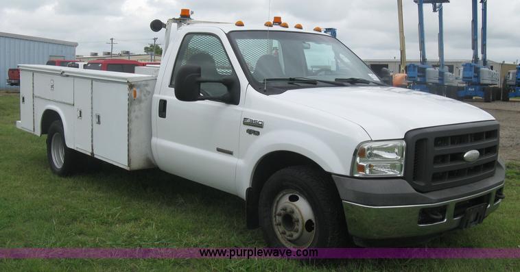 image for item K8691 2005 Ford F350 Super Duty XL utility truck