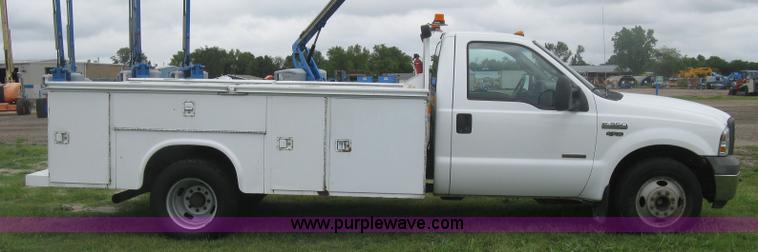 image for item K8691 2005 Ford F350 Super Duty XL utility truck