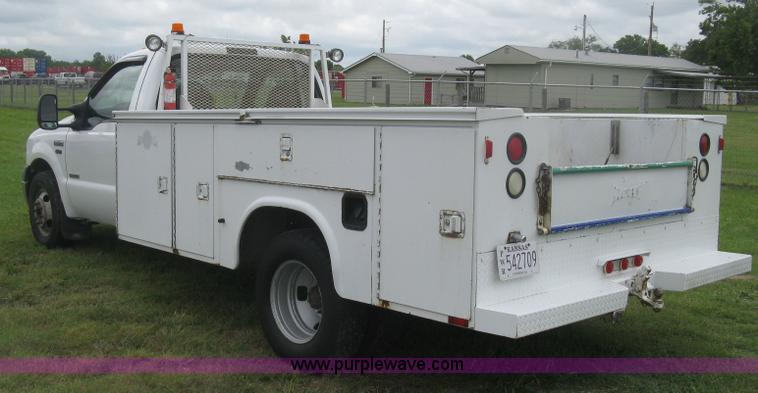 image for item K8691 2005 Ford F350 Super Duty XL utility truck