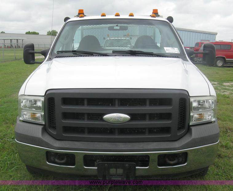 image for item K8691 2005 Ford F350 Super Duty XL utility truck