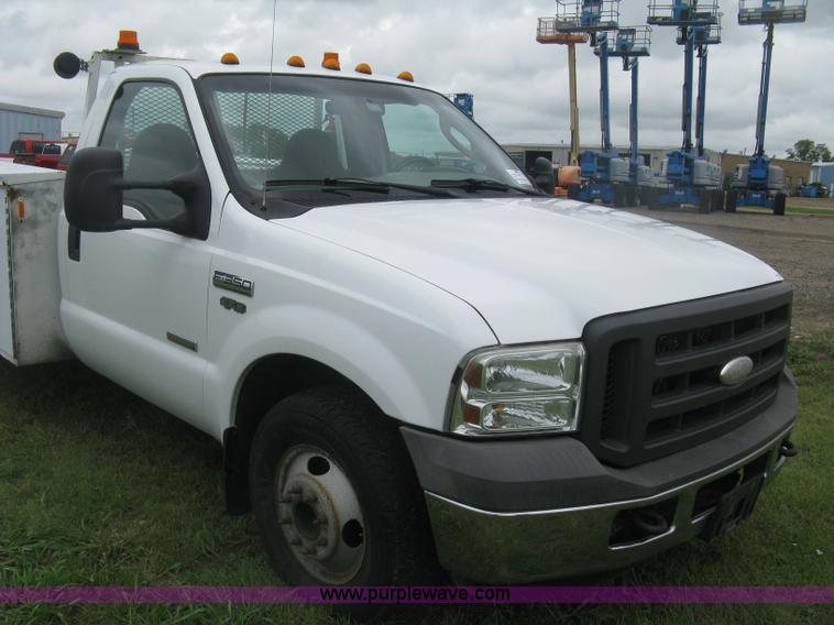 image for item K8691 2005 Ford F350 Super Duty XL utility truck