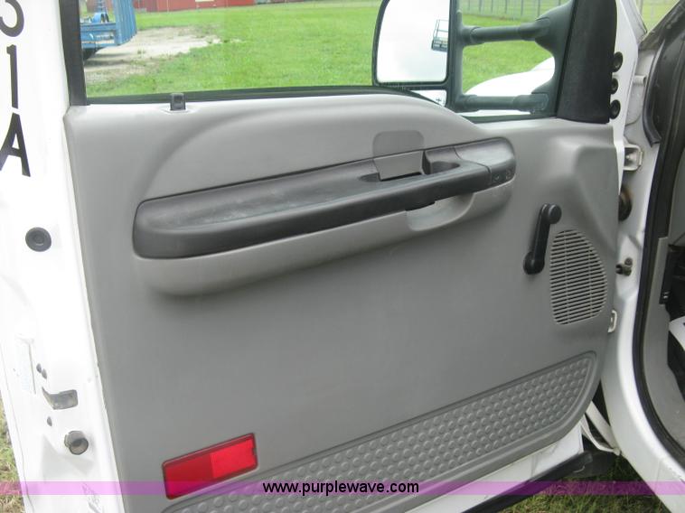 image for item K8691 2005 Ford F350 Super Duty XL utility truck