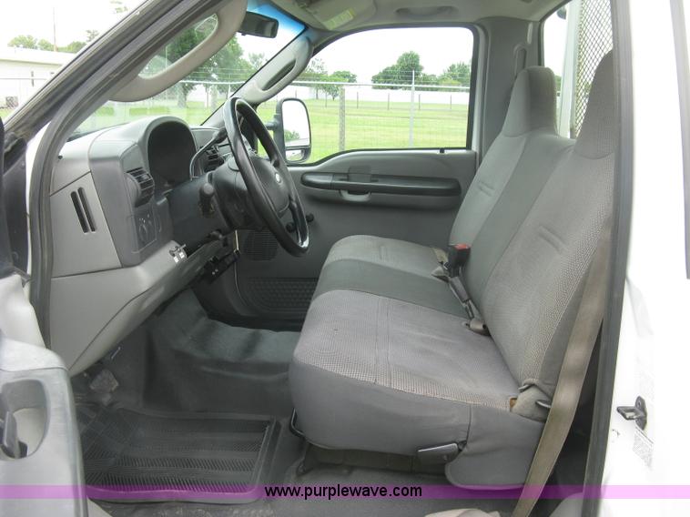 image for item K8691 2005 Ford F350 Super Duty XL utility truck