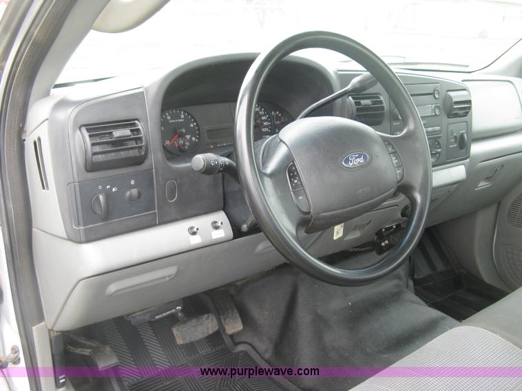 image for item K8691 2005 Ford F350 Super Duty XL utility truck