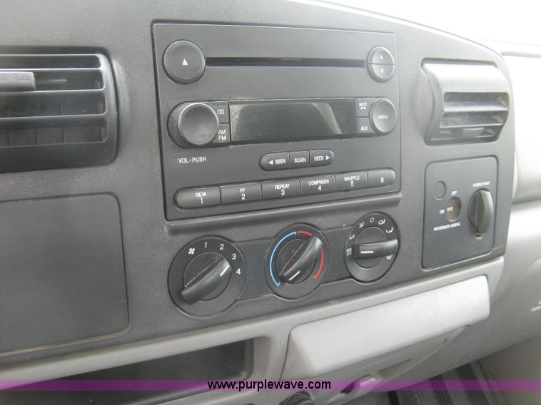 image for item K8691 2005 Ford F350 Super Duty XL utility truck