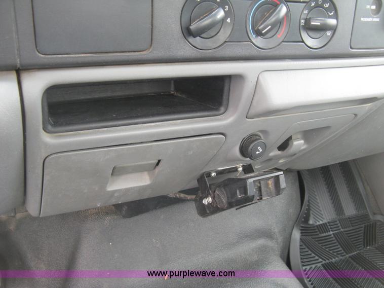 image for item K8691 2005 Ford F350 Super Duty XL utility truck