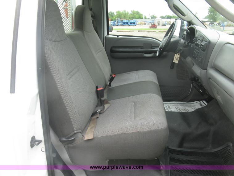 image for item K8691 2005 Ford F350 Super Duty XL utility truck