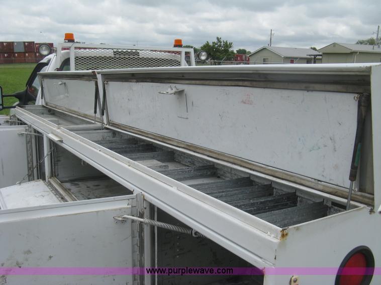 image for item K8691 2005 Ford F350 Super Duty XL utility truck