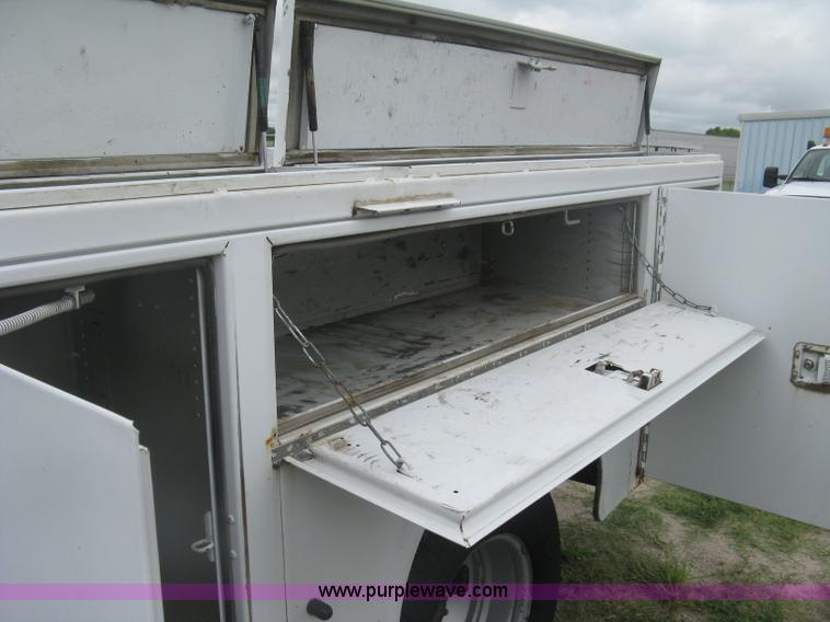 image for item K8691 2005 Ford F350 Super Duty XL utility truck