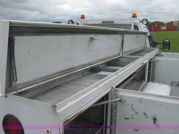 image for item K8691 2005 Ford F350 Super Duty XL utility truck