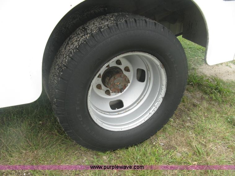 image for item K8691 2005 Ford F350 Super Duty XL utility truck