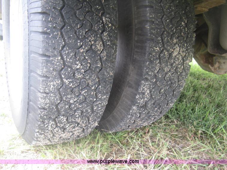 image for item K8691 2005 Ford F350 Super Duty XL utility truck