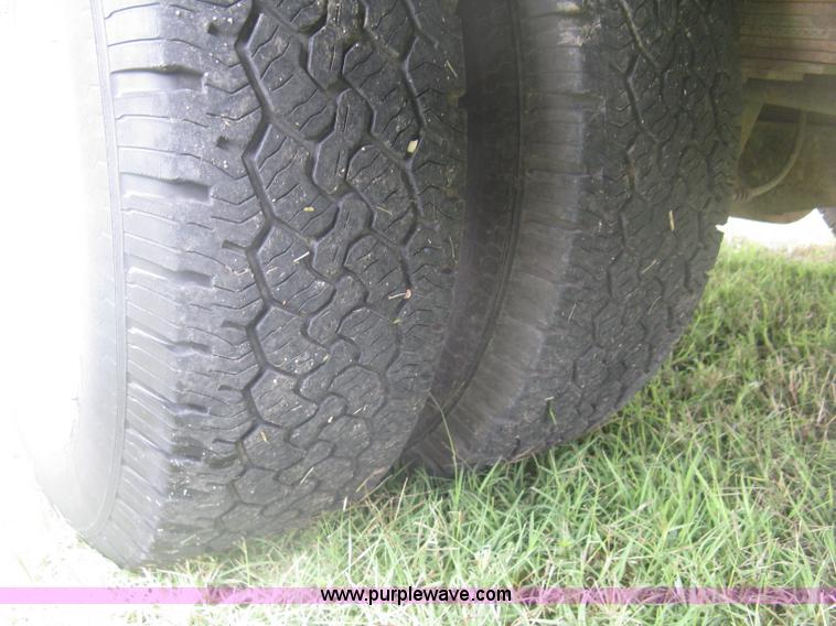 image for item K8691 2005 Ford F350 Super Duty XL utility truck