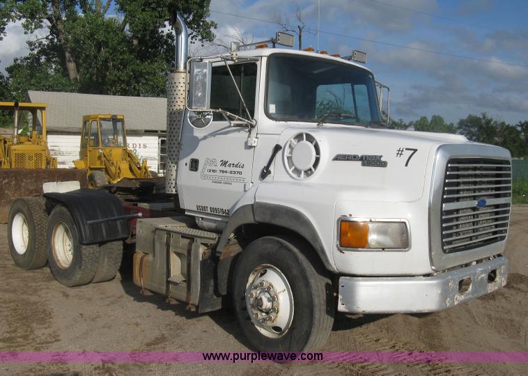 image for item K8694 1996 Ford LTA9000 Aero Max 106 semi truck