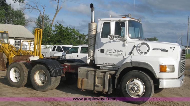 image for item K8694 1996 Ford LTA9000 Aero Max 106 semi truck