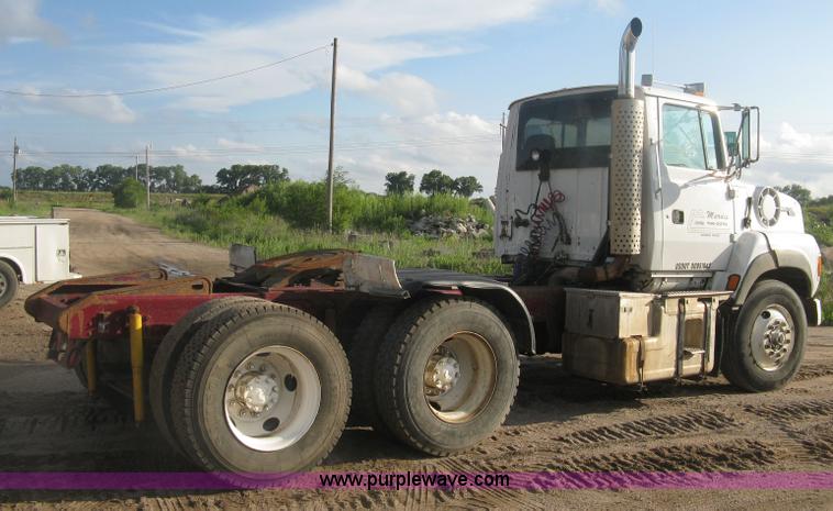 image for item K8694 1996 Ford LTA9000 Aero Max 106 semi truck