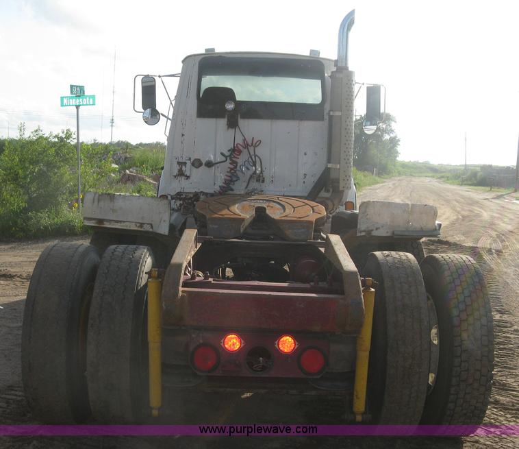 image for item K8694 1996 Ford LTA9000 Aero Max 106 semi truck