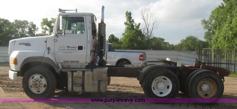 image for item K8694 1996 Ford LTA9000 Aero Max 106 semi truck