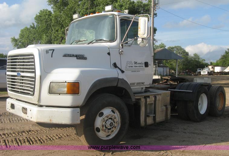 image for item K8694 1996 Ford LTA9000 Aero Max 106 semi truck