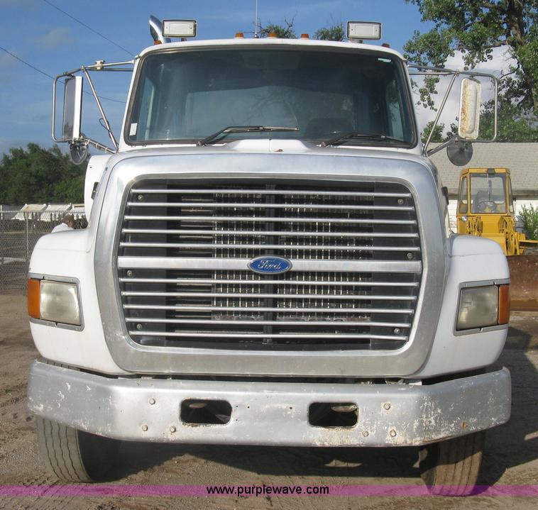 image for item K8694 1996 Ford LTA9000 Aero Max 106 semi truck