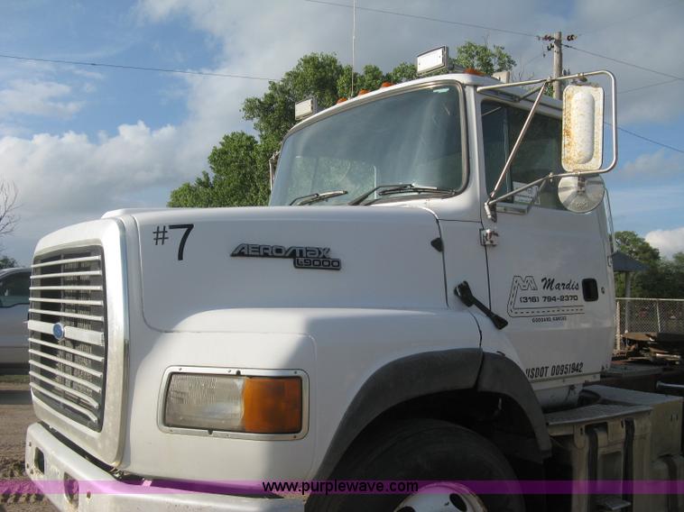 image for item K8694 1996 Ford LTA9000 Aero Max 106 semi truck