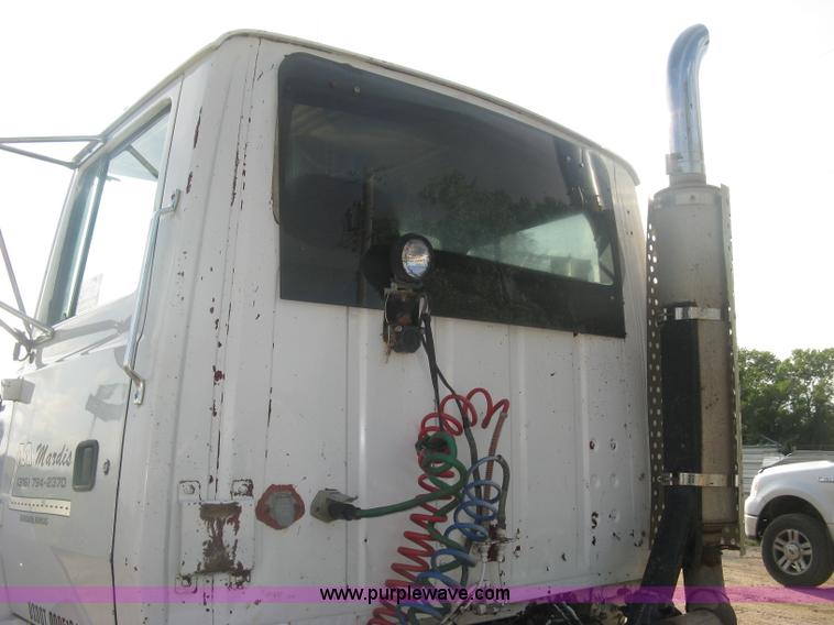 image for item K8694 1996 Ford LTA9000 Aero Max 106 semi truck
