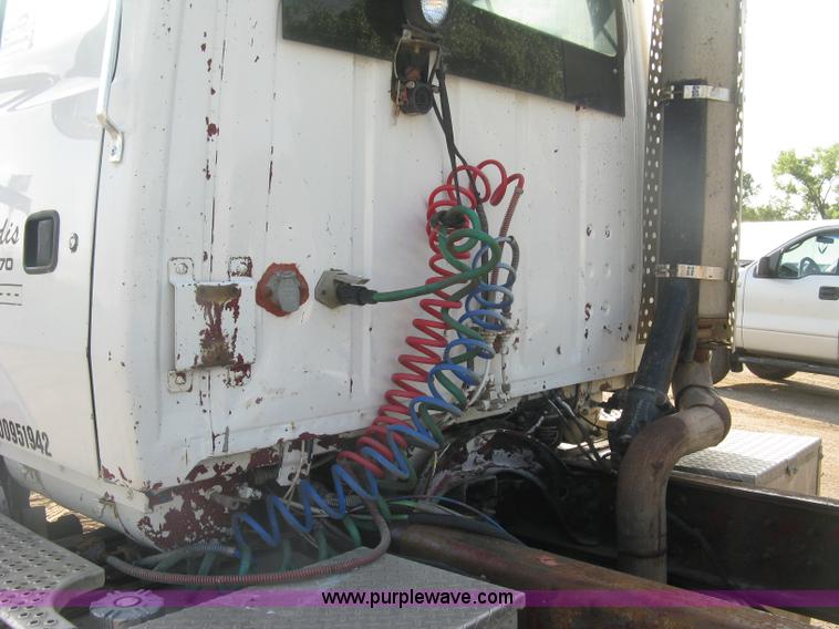 image for item K8694 1996 Ford LTA9000 Aero Max 106 semi truck