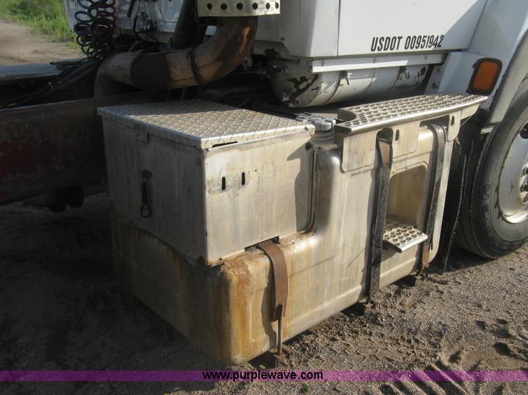 image for item K8694 1996 Ford LTA9000 Aero Max 106 semi truck