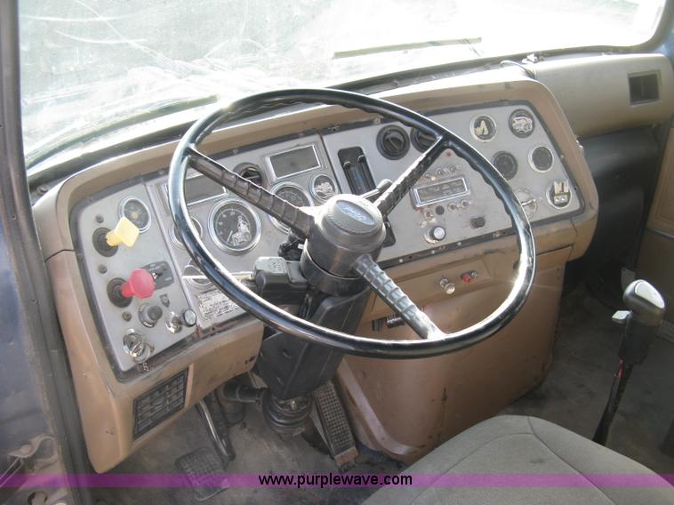 image for item K8694 1996 Ford LTA9000 Aero Max 106 semi truck