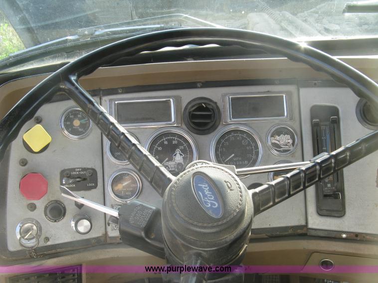 image for item K8694 1996 Ford LTA9000 Aero Max 106 semi truck