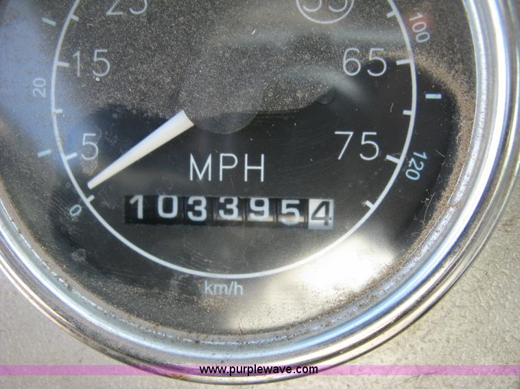 image for item K8694 1996 Ford LTA9000 Aero Max 106 semi truck