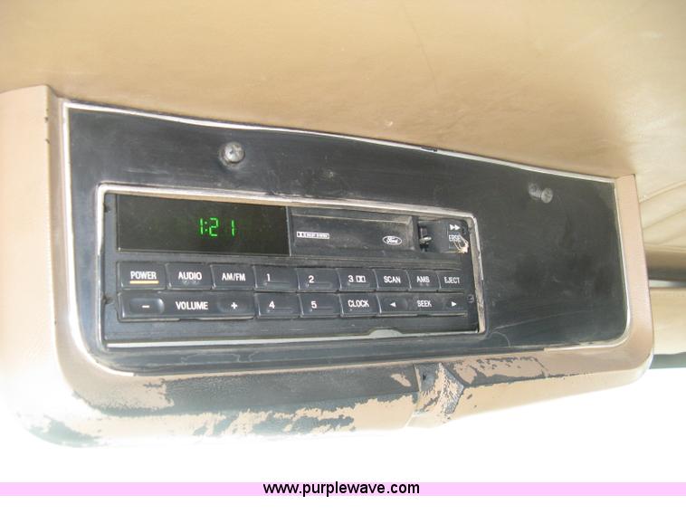 image for item K8694 1996 Ford LTA9000 Aero Max 106 semi truck