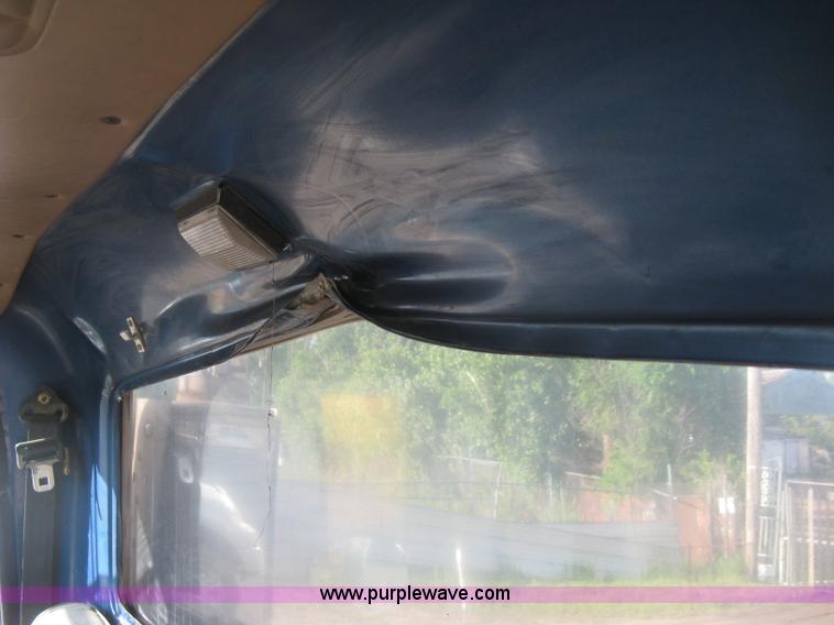 image for item K8694 1996 Ford LTA9000 Aero Max 106 semi truck