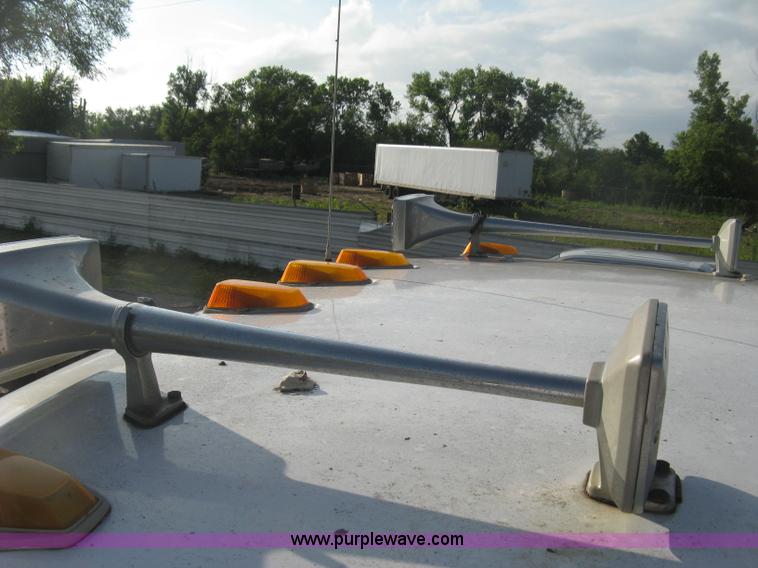 image for item K8694 1996 Ford LTA9000 Aero Max 106 semi truck