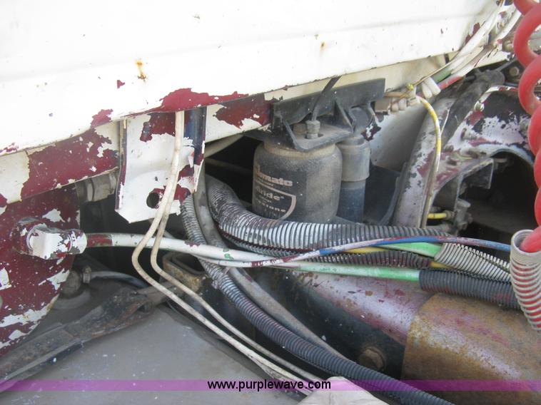 image for item K8694 1996 Ford LTA9000 Aero Max 106 semi truck