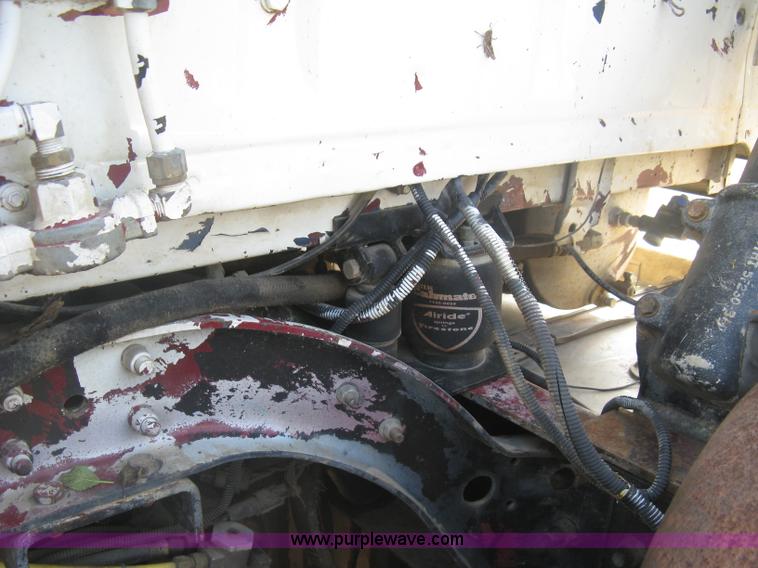 image for item K8694 1996 Ford LTA9000 Aero Max 106 semi truck