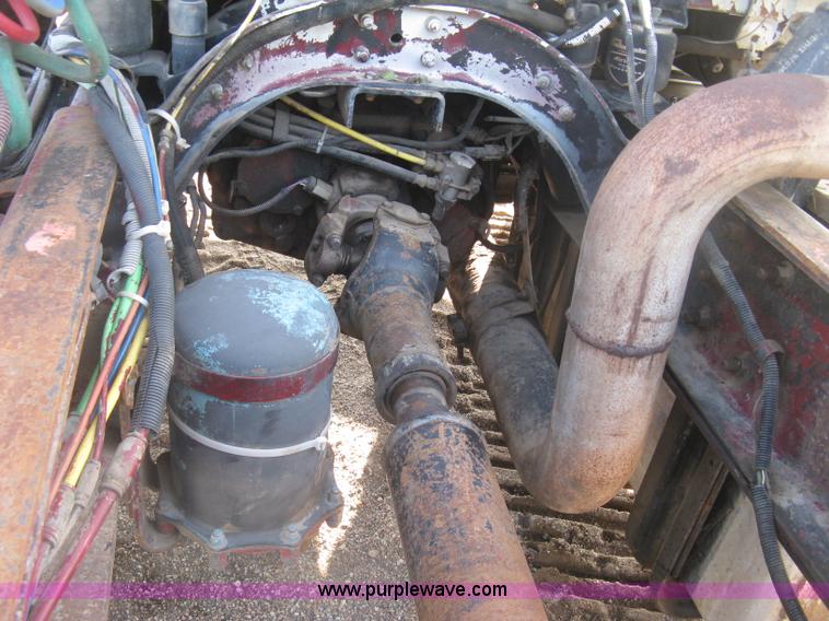 image for item K8694 1996 Ford LTA9000 Aero Max 106 semi truck