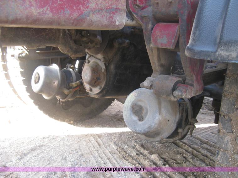 image for item K8694 1996 Ford LTA9000 Aero Max 106 semi truck