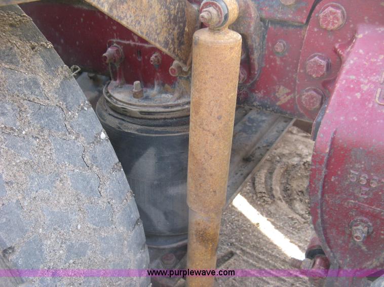 image for item K8694 1996 Ford LTA9000 Aero Max 106 semi truck