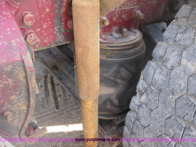 image for item K8694 1996 Ford LTA9000 Aero Max 106 semi truck